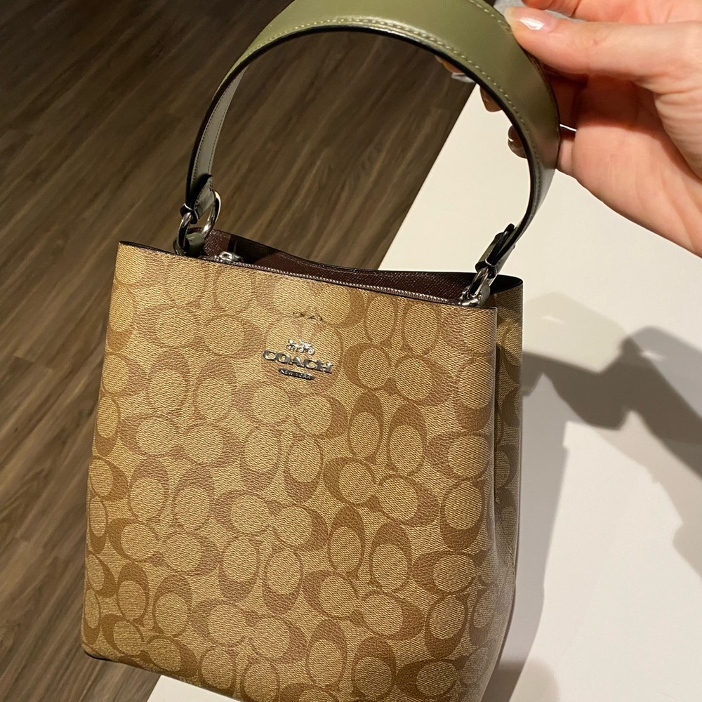 COACH TOWN BUCKET BAG